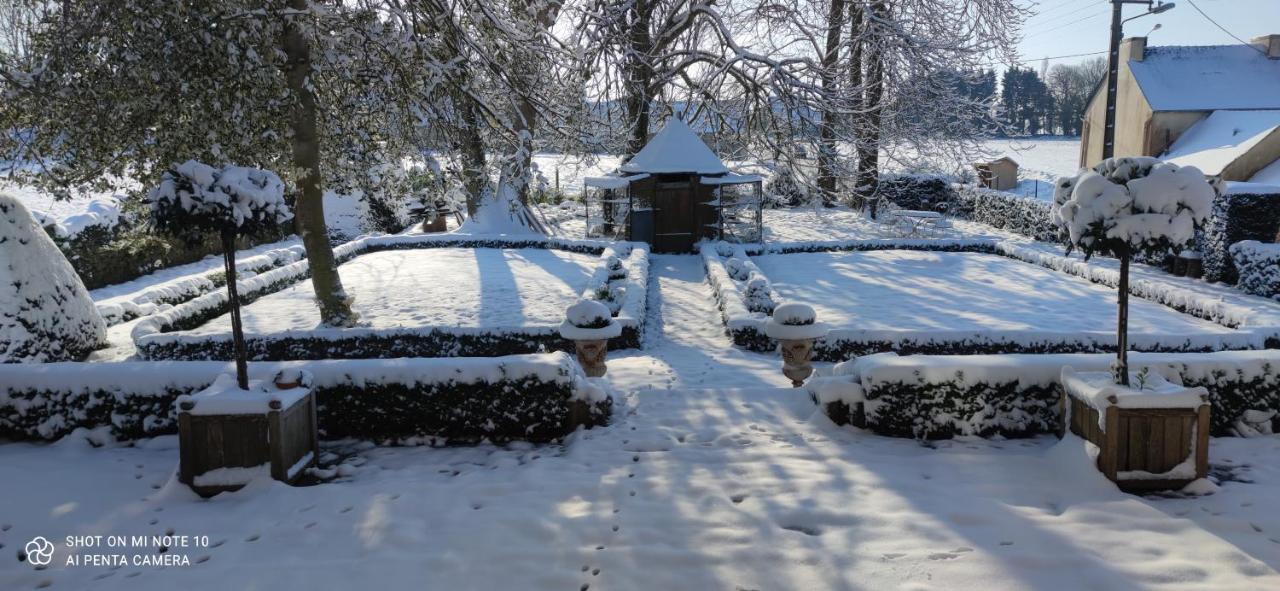 Le Manoir De La Bigotiere Bed & Breakfast Pleslin-Trigavou Bagian luar foto