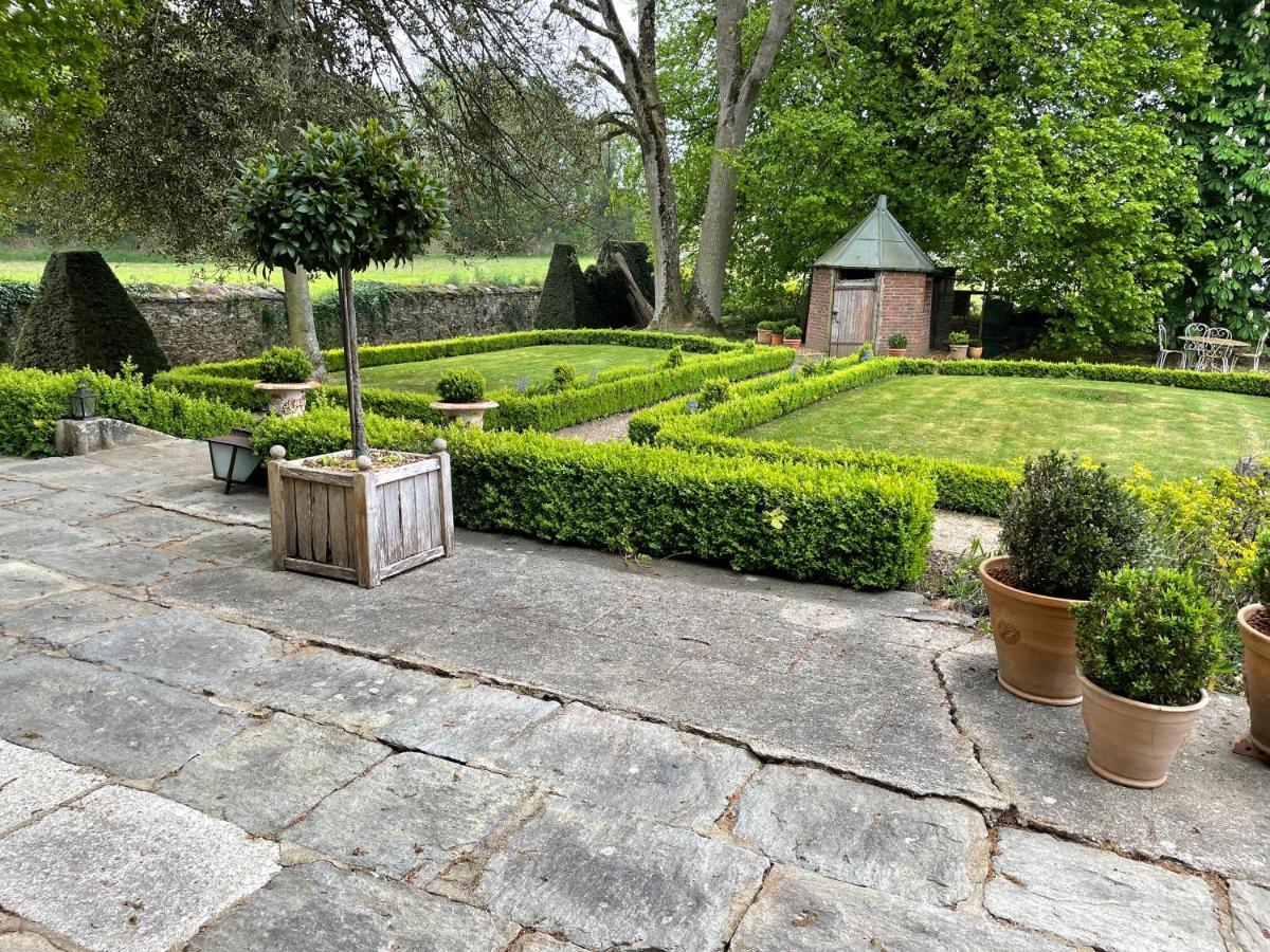Le Manoir De La Bigotiere Bed & Breakfast Pleslin-Trigavou Bagian luar foto